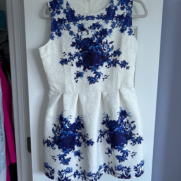 Young Lady Tea Party Dress in Medium/8 - Picture 2 of 3
